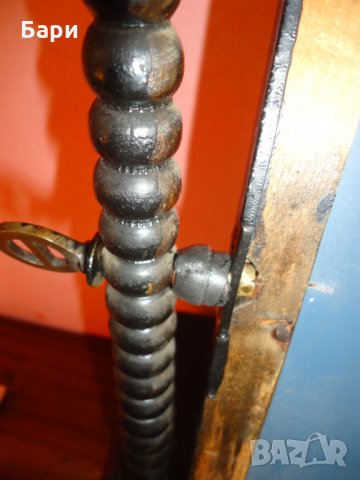 Красиво малко шкафче с огледало, снимка 7 - Антикварни и старинни предмети - 35472488