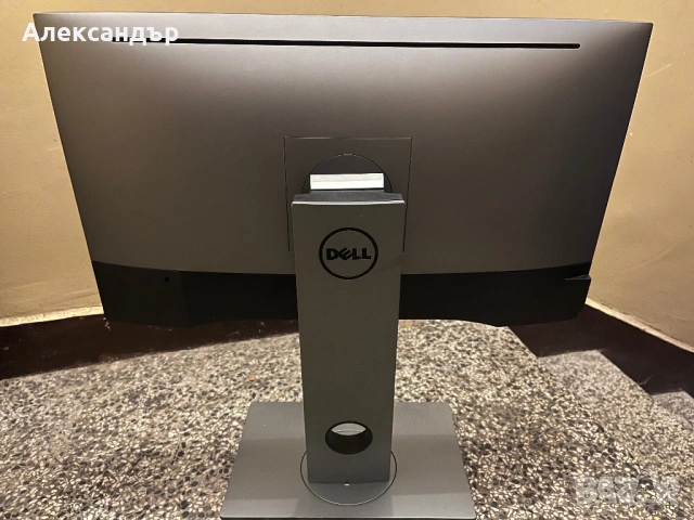 Монитор Dell UltraSharp U2518D – 25″ IPS 2560×1440 QHD (с пукнат панел, за ремонт или части), снимка 2 - Монитори - 53196137