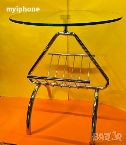 Винтидж масичка за кафе със стъклен плот и поставка за списания