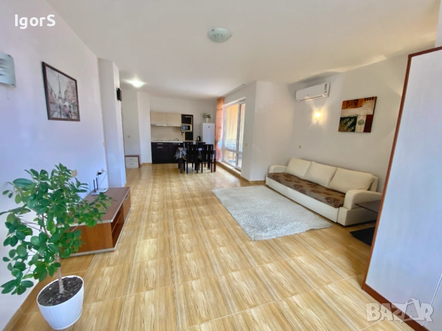 Предлага се под наем голям двустаен апартамент в к-с ”Magic Dreams” в Свети Влас.