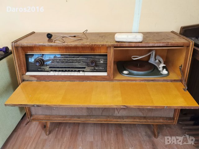 Музикален шкаф Хармония/Supraphon , снимка 1 - Антикварни и старинни предмети - 37275402