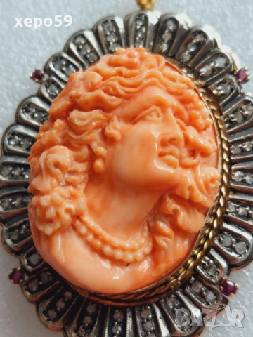 Прекрасен стар златен медальон с огромна коралова камея и 64 диаманта,злато 18к., снимка 17 - Колиета, медальони, синджири - 53961888