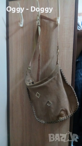 Дамска чанта от велур