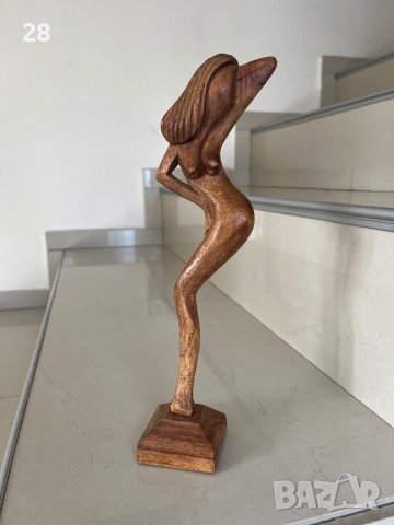 Дървена статуетка жена ръчно изработена