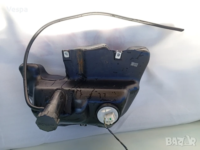 6P6738A Piaggio Vespa LX50 горивен резервоар