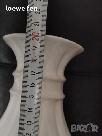 Красива ваза...бяла керамика порцелан - 20 см, снимка 5 - Вази - 52370999