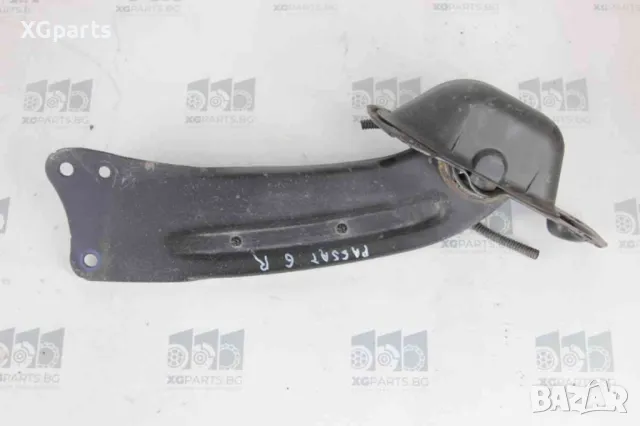 Носач заден ляв за Volkswagen Passat B6 комби (2005-2010), снимка 2 - Части - 49397331