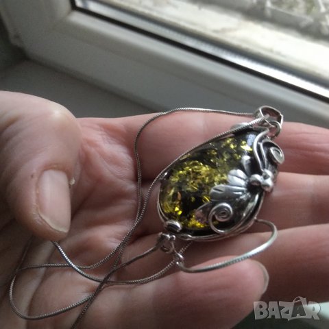 Изумителен сребърен пендант с рядък зелен кехлибар , снимка 4 - Колиета, медальони, синджири - 36609811