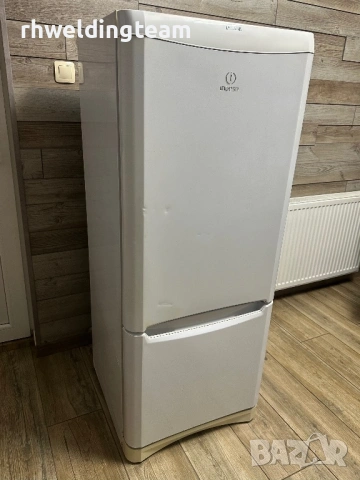 Хладилник с фризер Indesit