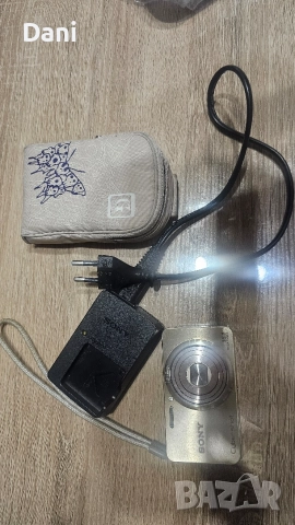 Ретро Дигитален Фотоапарат Sony Cyber-shot DSC- W570 (1Б.1МР Zeiss) КАТО НОВ!ПЪЛЕН, снимка 2 - Фотоапарати - 56075828