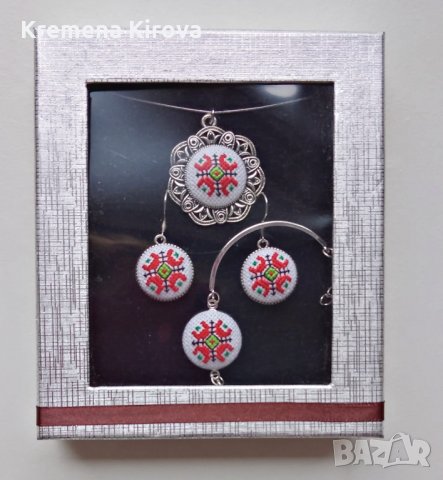 Дамски комплект с ръчна бродерия шевици и стомана. Колие, гривна и обеци. Идея за подарък за жена., снимка 2 - Бижутерийни комплекти - 35114110