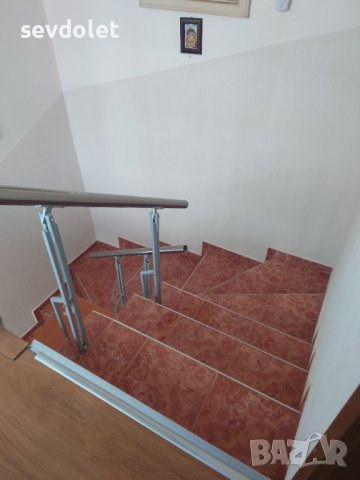 Продавам самостоятелна,масивна къща на 2 етажа.Първият етаж - търговска площ( работещ хран.магазин), снимка 12 - Къщи - 42335008