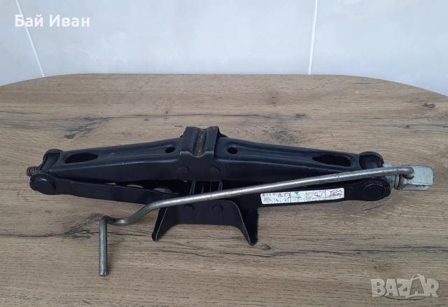 Крик за японски автомобил,ръчен ,тип жаба с манивела ТИП 1