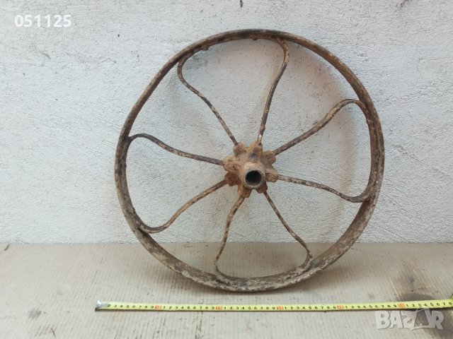ковано възрожденско колело от талига, двуколка, каруца и др., снимка 2 - Антикварни и старинни предмети - 37659321