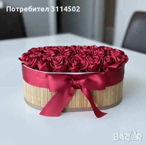 Сатенени рози в кошница, снимка 2 - Подаръци за жени - 52841968