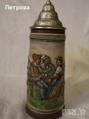 Голяма, релефна немска халба за бира. 