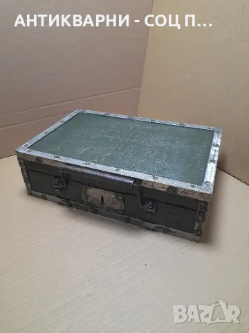 Стар Дървен Куфар.