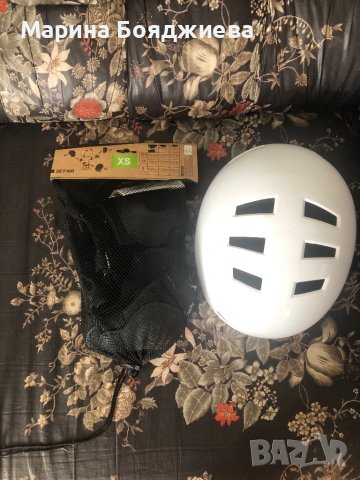 Предпазна каска и комплект за длани, лакти и наколенки, снимка 1