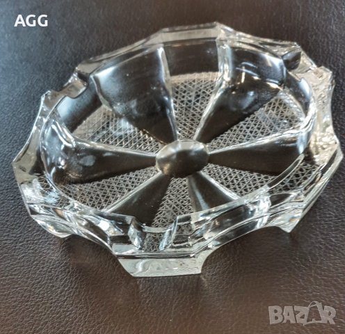 Стилен кристален пепелник от 80-те години