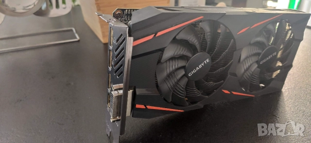 Продавам Перфектна Видео Карта Gigabyte RX 580 8Gb 256bit OC, снимка 4 - Видеокарти - 52710911