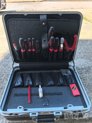 Куфар с инструменти