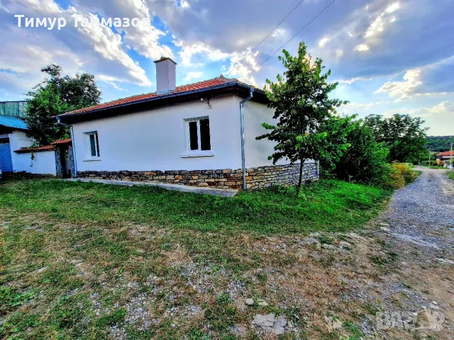 Голяма къща голям сайвант 1 имот 2 парцела тихо малко село 