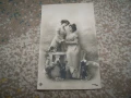 Стара френска романтична пощенска картичка, две жени, снимка 1