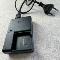 Оригинално зарядно за фотоапарат Sony BC-CSGC , ЗА БАТЕРИИ: SONY NP-BG1, NP-FG1, снимка 3 - Батерии, зарядни - 44561110