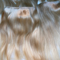 Удължения естествена коса на клипси (55 см, 200 гр, златно рус цвят), снимка 4 - Аксесоари за коса - 44595965
