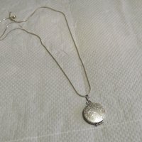 Сребърно синджирче със старинна сребърна муска - кутийка с тайник, накит, амулет, може да напишете м, снимка 4 - Колиета, медальони, синджири - 35059039