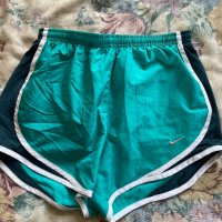 Дамски спортни къси панталони Nike, снимка 4 - Къси панталони и бермуди - 39757935