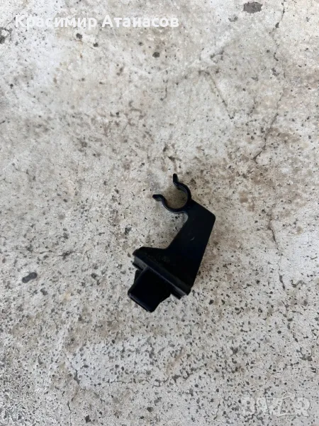 Щипки за преден капак щека за Тойота корола версо.2004-2008г, снимка 1