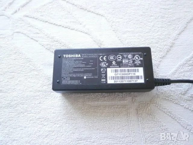 Оригинално зарядно устройство за лаптоп Toshiba, снимка 1
