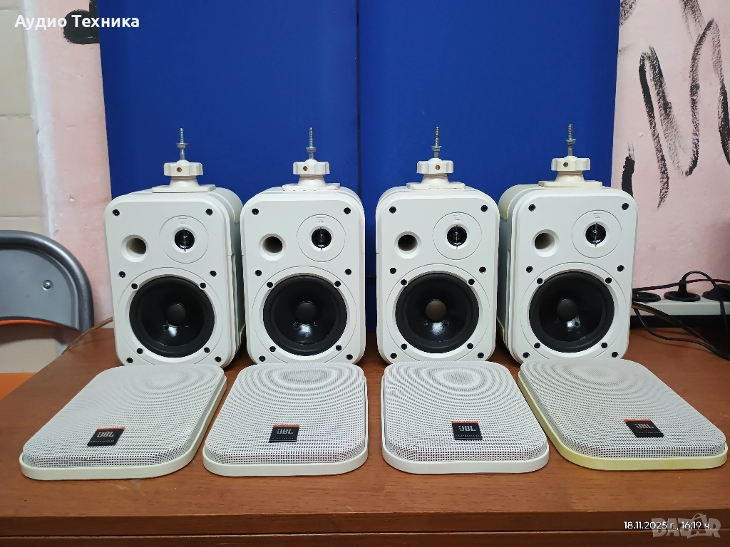 JBL CONTROL ONE PRO. 4 броя с оригинални стойки. Голям звук от малки тонколони. Изпращам видео. , снимка 1