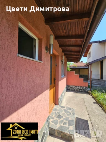 Продавам първи етаж от Двуетажна къща 