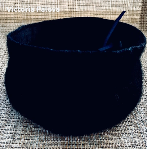 Ексклузивна дълбока вълнена шапка-таблетка – мек лукс, топлина и регулируем размер , снимка 4 - Шапки - 53906257