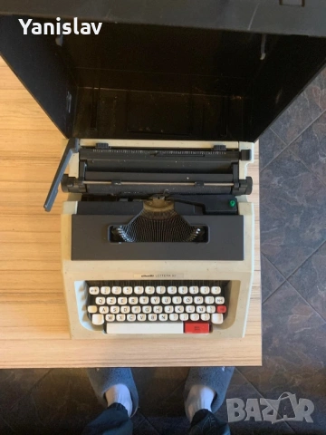 Пишешта машина OLIVETTI LETTERA 52, снимка 3 - Антикварни и старинни предмети - 54011395