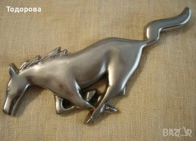 Автентична емблема на старинен форд" Мустанг", снимка 2 - Антикварни и старинни предмети - 48769612