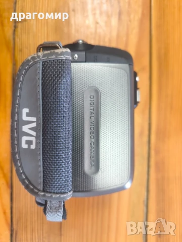 JVC GR-D825E видеокамера Mini DV , снимка 3 - Камери - 51298338