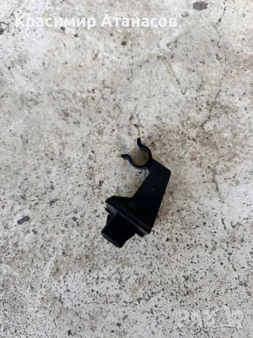 Щипки за преден капак щека за Тойота корола версо.2004-2008г