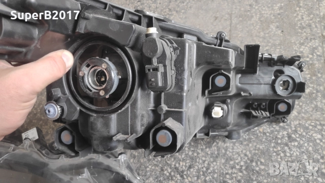 Продавам - оригинални ляв и десен фар за Тойота Ярис Крос за ремонт или части, снимка 7 - Части - 52015502