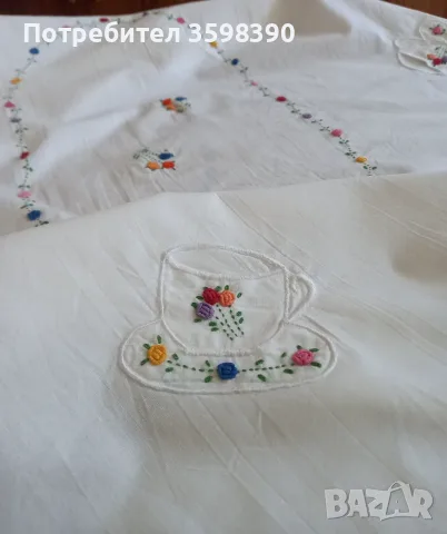 Много фина памучна покривка с ръчна бродерия 114×84 см., 10€