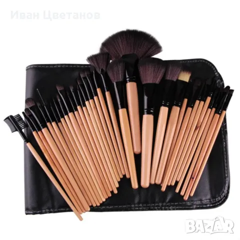Комплект от 32 броя четки за грим в удобна чантичка