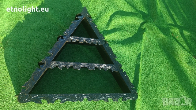 Красива триъгълна стенна етажерка с дърворезба , снимка 4 - Етажерки - 52736374