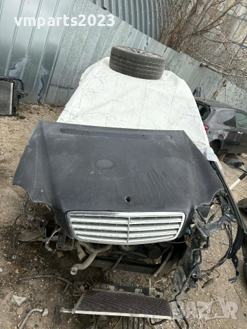 Преден капак W203