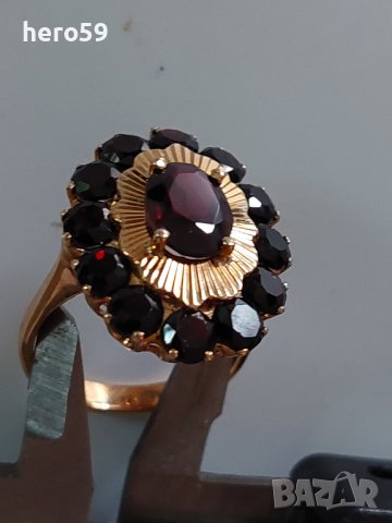 Дамски златен пръстен с гранати-18 карата злато(чехски гранати), снимка 13 - Пръстени - 38897379