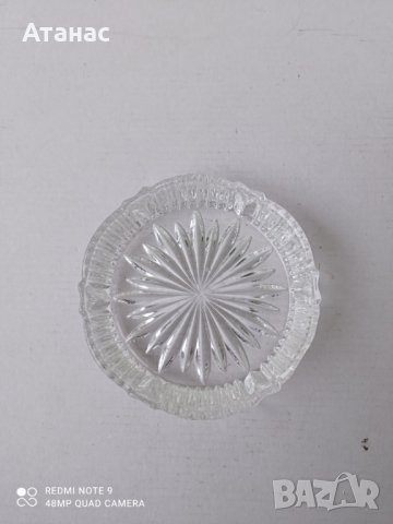 Малка кристална купа, снимка 3 - Чинии - 30649800