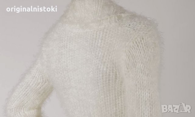 Пуловер  в бяло поло размер М ново