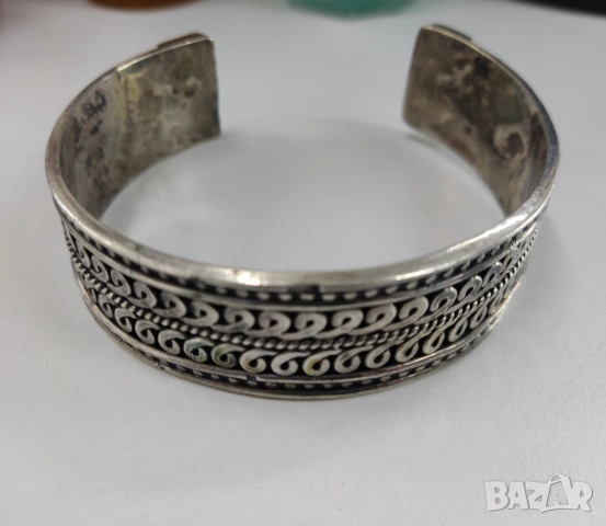 Масивна, сребърна ръчно изработена гривна