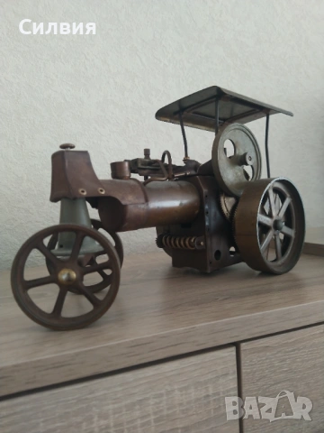 Ретро парен трактор 